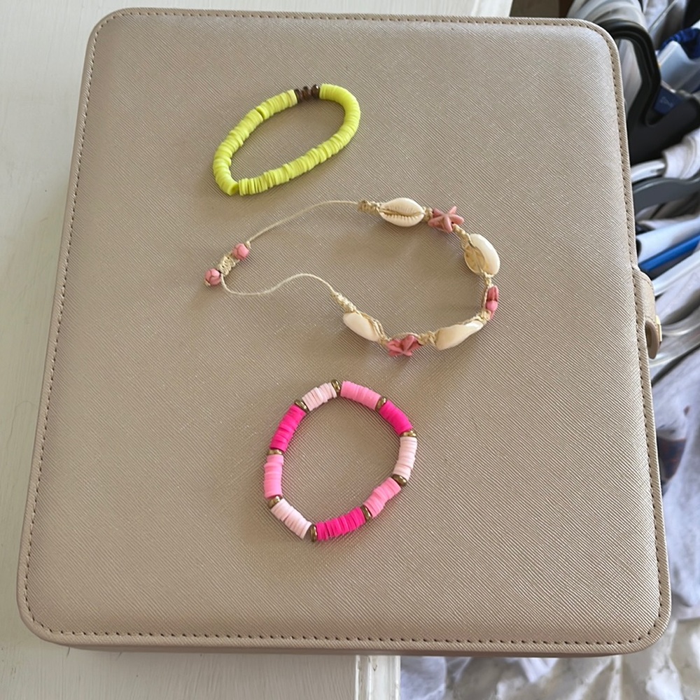 Preppy beaded bracelets✨